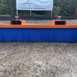 Forklift brush attachment