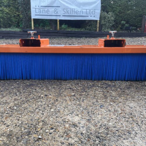 Forklift brush attachment